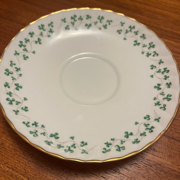 Royal Tara Fine Bone China Shamrock Irish With Gold Trim Teacup & Saucer - Picture 5 of 5
